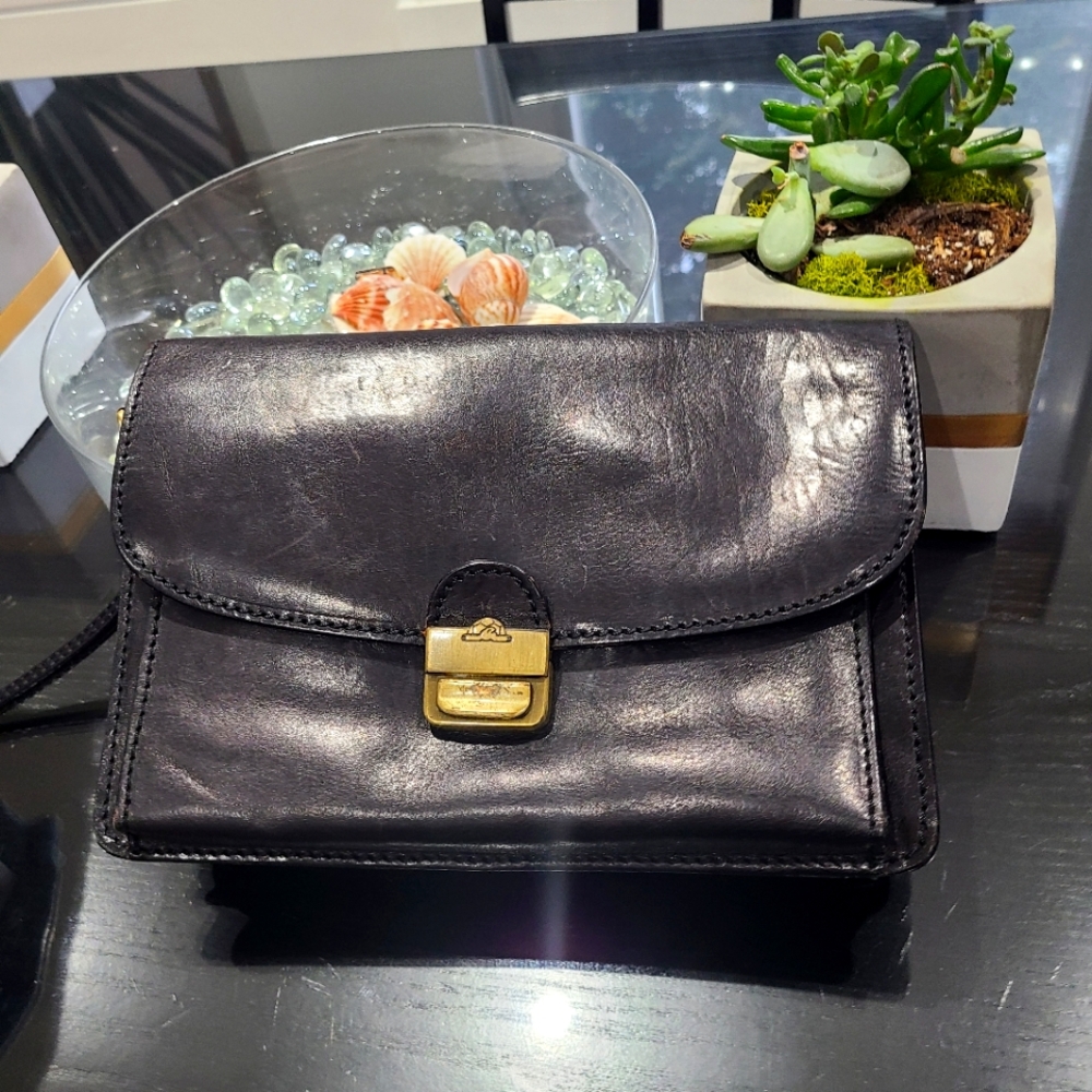 Super thick leather TONY PEROTTI clutch